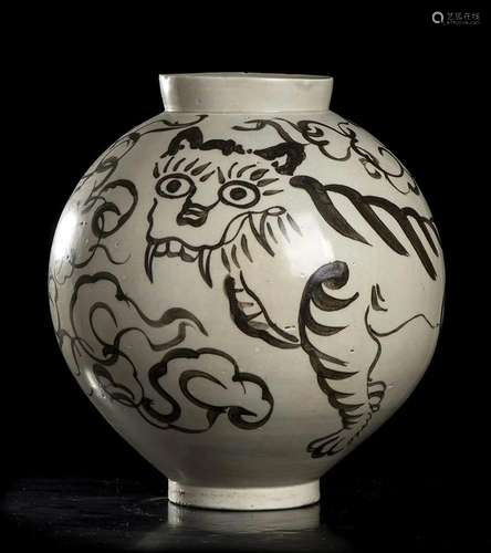 A GLAZED AND IRON DECORATED PORCELAIN 'TIGER' GLOB...