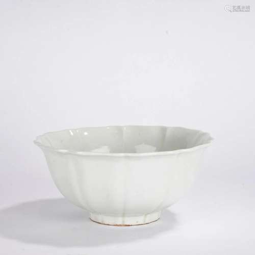 White Glaze Foliate Edge Bowl