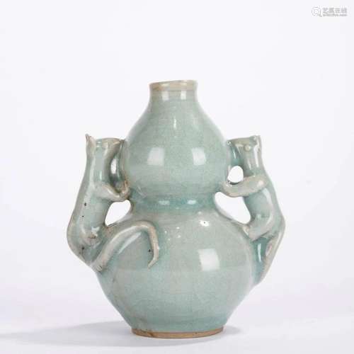 Celadon Glaze Double Gourd Shape Vase