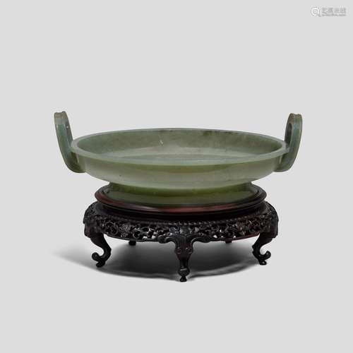 A green jade footed dish