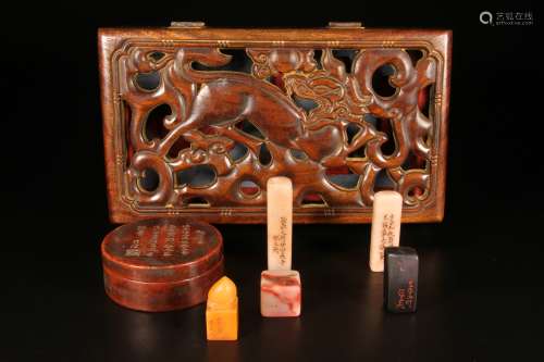 A Set of Shoushan Tianhuang Stone Seals and Inkpad Box