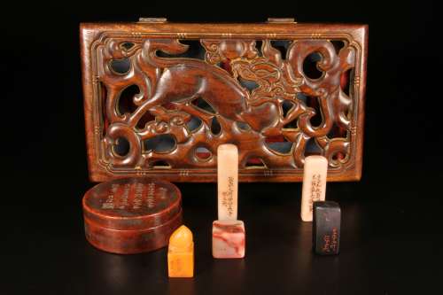 A Set of Shoushan Tianhuang Stone Seals and Inkpad Box