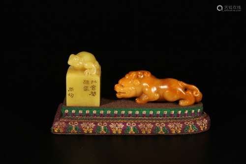 A Set of Two Shoushan Tianhuang Stone Seals