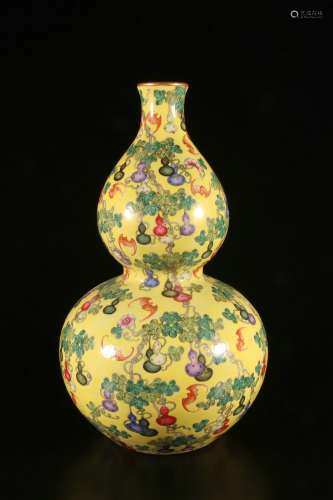 Famille Rose Gourd-shaped Vase