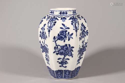 Chinese Blue-and-white Octal Pot