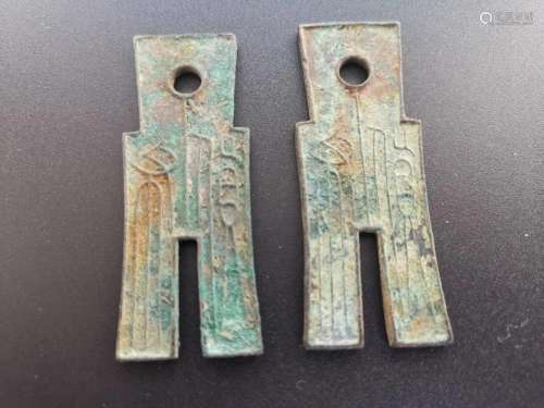 A PAIR OF WESTERN HAN DYNASTY SPADE-SHAPED COINS