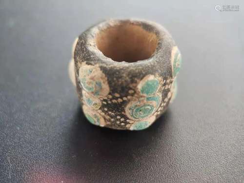 A SPRING AND AUTUMN PERIOD GLASS BEAD