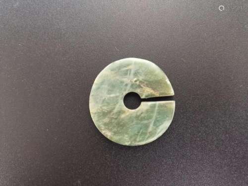 SPRING AND AUTUMN PERIOD PENANNULAR JADE RING-JUE
