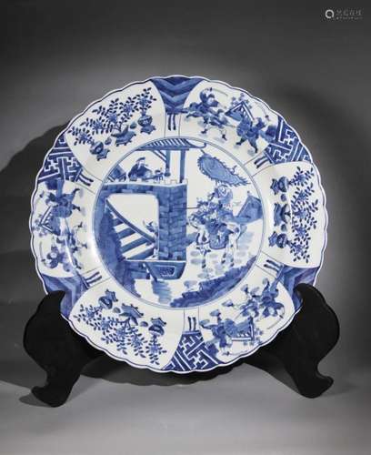 BLUE AND WHITE WAR-THEMED MEDALLION PLATE