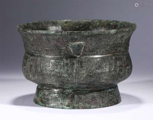 A Bronze Circular Ritual Vessel