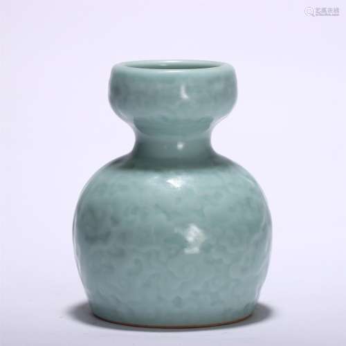 A Pea Green Glaze Porcelain Zun Vase