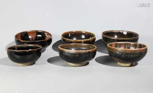 A SET OF BLACK GROUND RUST-SPOT CUPS