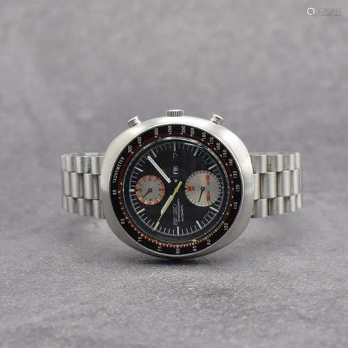 SEIKO chronograph with intermediate wheel in steel