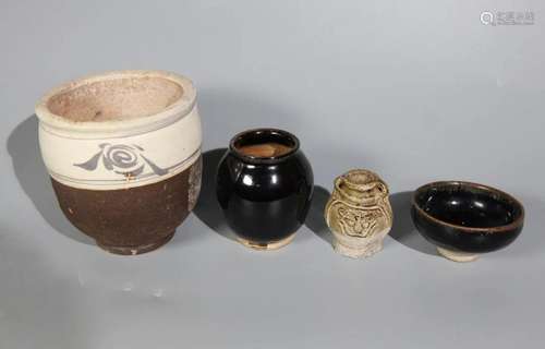 A SET OF FOUR PORCELAIN VESSELS