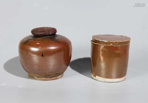 A PAIR OF SOY GLAZED LIDDED JARS