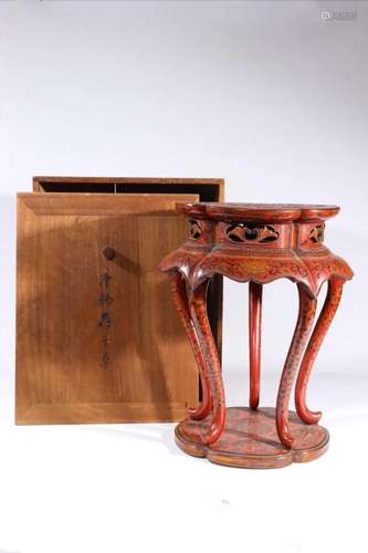 RED LACQUERED INTERLOCKING FLOWER WOODEN STOOL