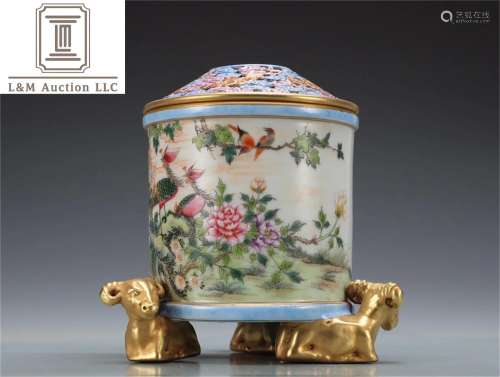 A Chinese Famille Rose Porcelain Lidded Jar with Flower