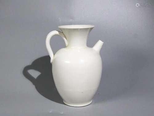 XING WARE WHITE GLAZED PORCELAIN EWER