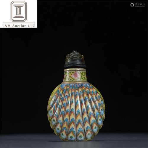 A Chinese Peking Glass Peacock Patterned Snuff Bottle