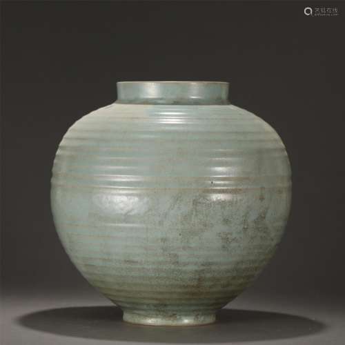 A Celadon Glaze Porcelain Jar