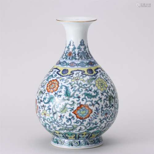 A Doucai Floral Patterns Porcelain Vase