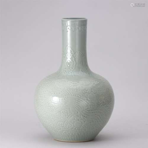 A Pale Celadon Glaze Dragon Phoenix Globular Vase
