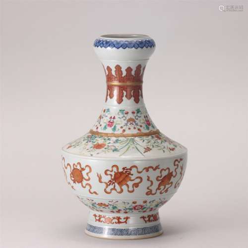 A Famille Rose Babao Patterns Garlic-head Vase
