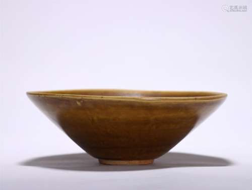 A Ding Style Glaze Porcelain Conical Bowl