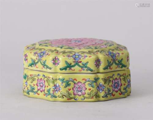A Famille Rose Porcelain Lobed Box and Cover