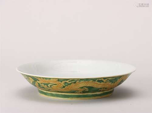 A Yellow and Green Glaze Dragon Plate