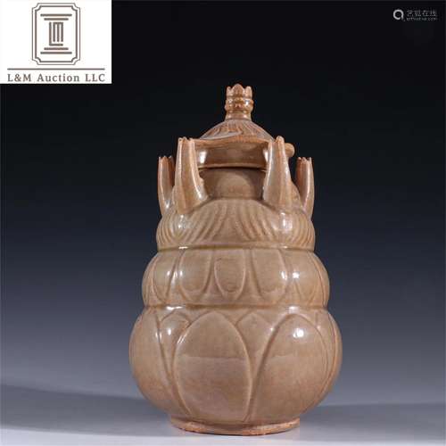 A Chinese Green Glazed Porcelain Lidded Jar