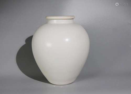 XING WARE MONOCHROME WHITE GLAZE JAR