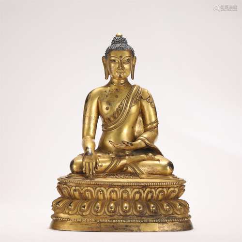 A Gilt Bronze Sakyamuni Statue