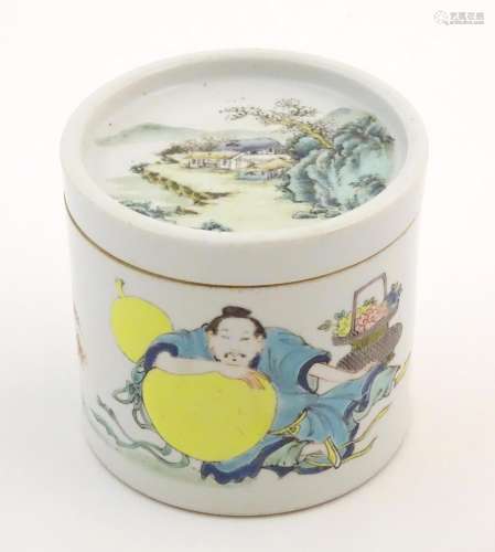 A Chinese pot and cover / caddy of cylindrical for…