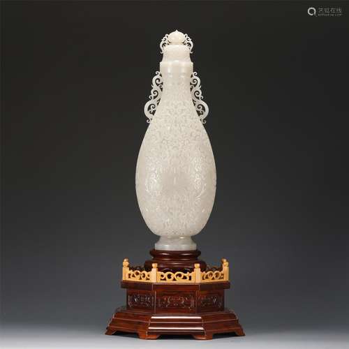 A White Jade Double-handled Vase with Cover