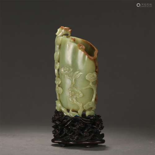 A Lingzhi Form Jade Vase