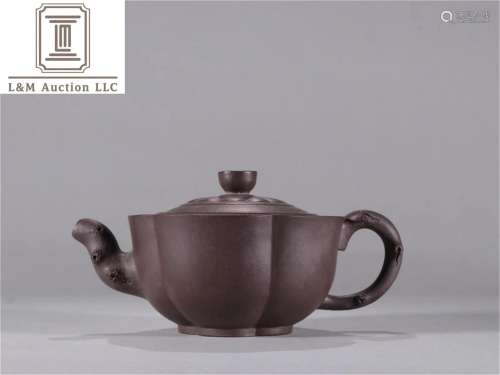 A Chinese Yixing Zisha Teapot