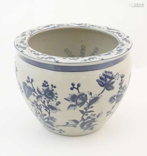 A Chinese blue and white planter / jardiniere with…