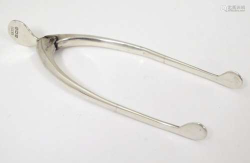 Silver sugar tongs of wishbone form, hallmarked Bi…