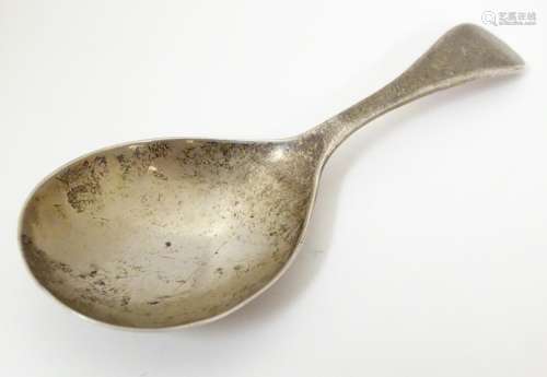A silver caddy spoon, hallmarked Birmingham 1920 m…