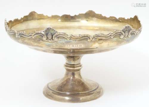 A silver tazza hallmarked Birmingham 1927 maker Ma…