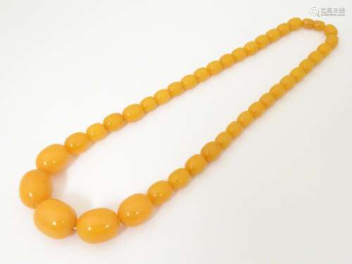 A bead necklace of graduated butterscotch amber co…