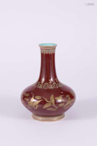 Gold-Outlined Ji-Red Glazed Vase