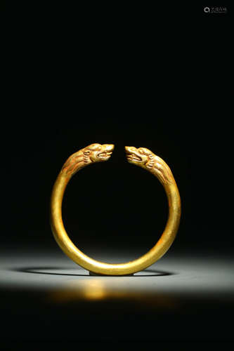 A Gold Made Dragon-Form Bangle