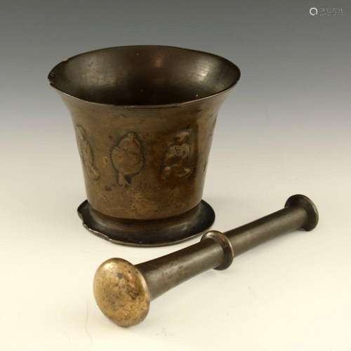 A 17th century bronze mortar and pestle,