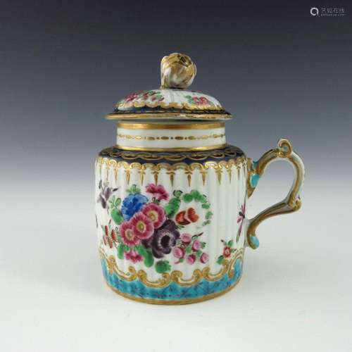 A Worcester polychrome mustard pot, 1770