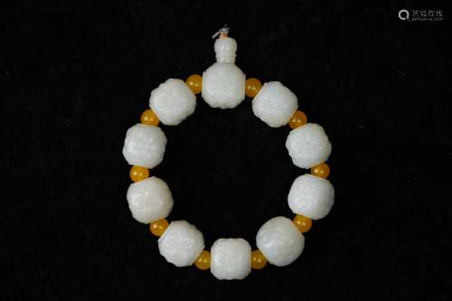A Jade Flower Pattern Bead Bracelet