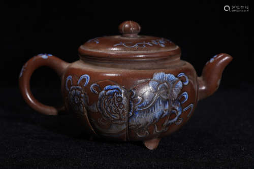 A Purple Clay Lion Pattern Tea Pot