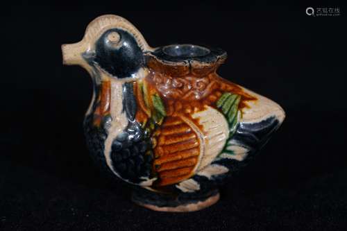 A Three Colored Bird Shape Porcelain Pot