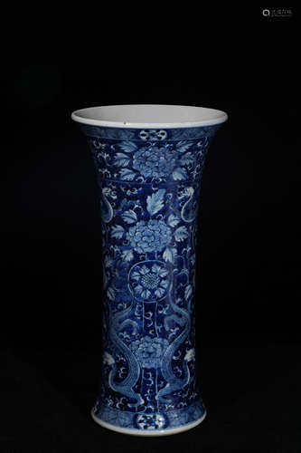 A Blue and White Dragon Pattern Porcleain Vase